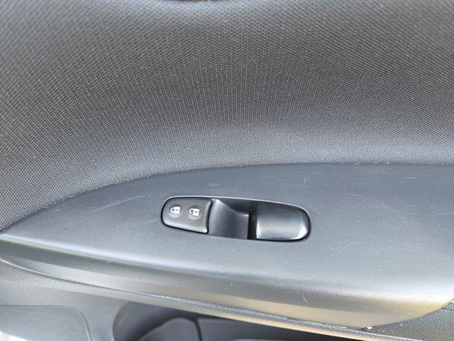 Photo of 2015 Brilliant Silver Nissan Sentra