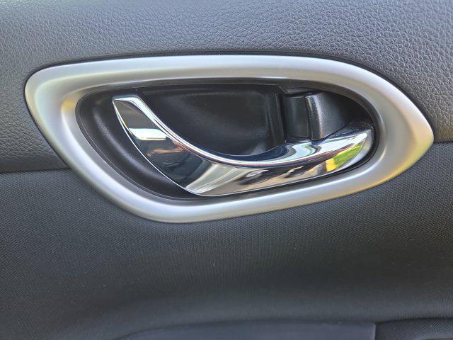 Photo of 2015 Brilliant Silver Nissan Sentra