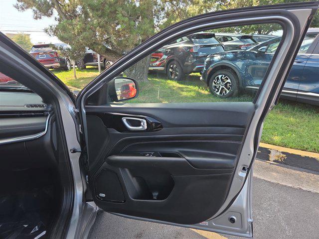 Photo of 2022 Billet Silver Metallic Clearcoat Jeep Compass