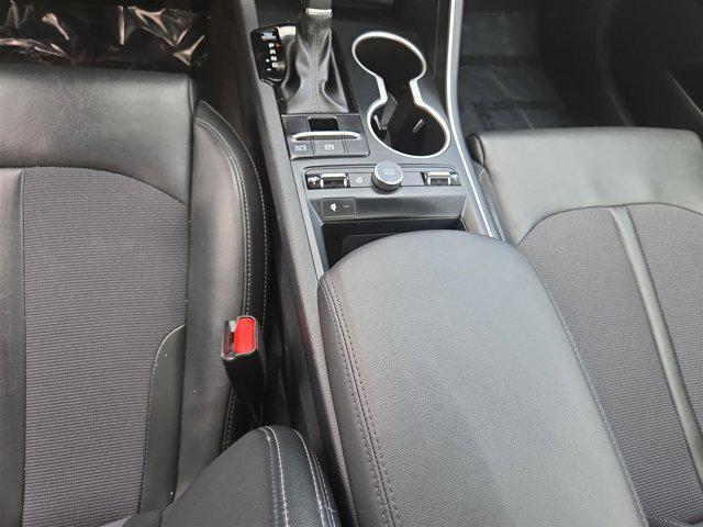 Photo of 2021 Glacial White Pearl Kia K5