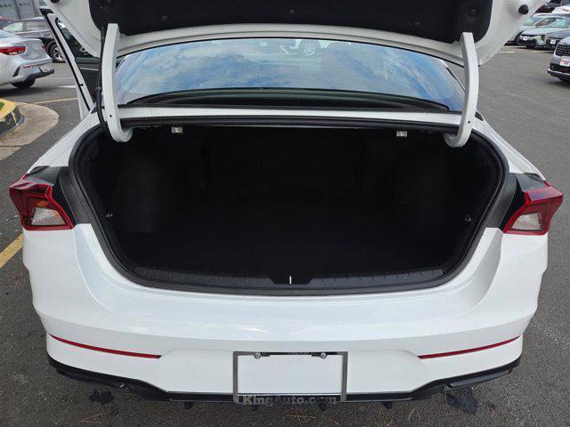 Photo of 2021 Glacial White Pearl Kia K5