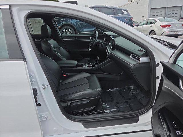 Photo of 2021 Glacial White Pearl Kia K5