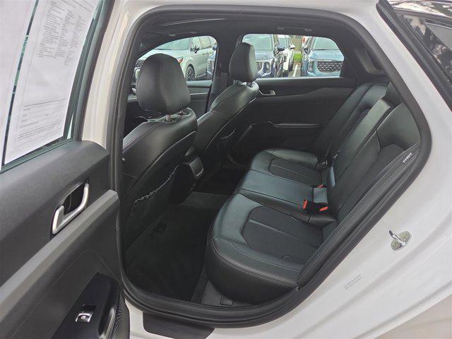 Photo of 2021 Glacial White Pearl Kia K5
