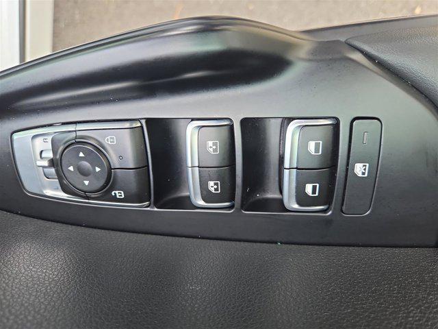 Photo of 2021 Glacial White Pearl Kia K5