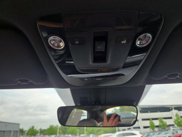 Photo of 2021 Glacial White Pearl Kia K5