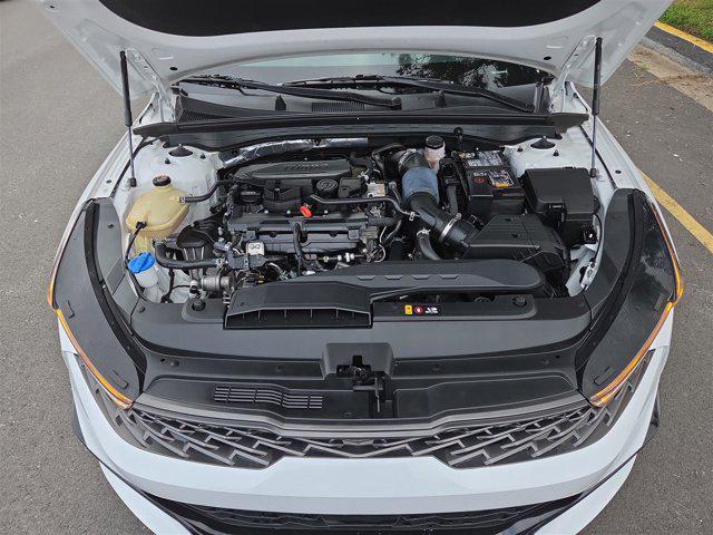 Photo of 2021 Glacial White Pearl Kia K5