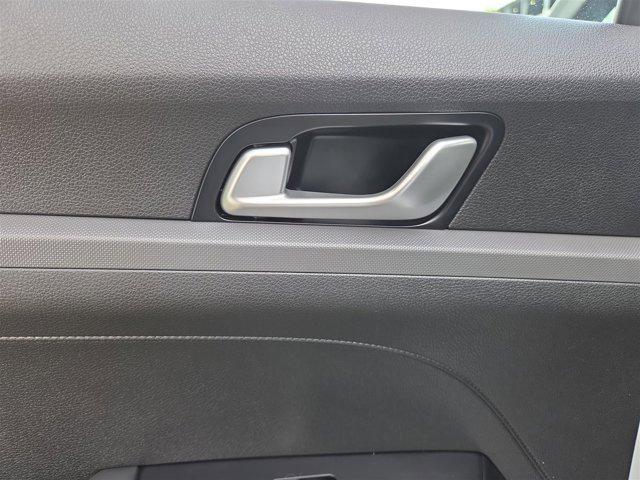 Photo of 2021 Glacial White Pearl Kia K5