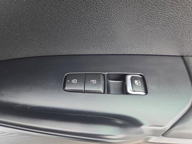 Photo of 2021 Glacial White Pearl Kia K5