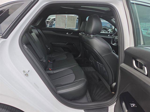 Photo of 2021 Glacial White Pearl Kia K5