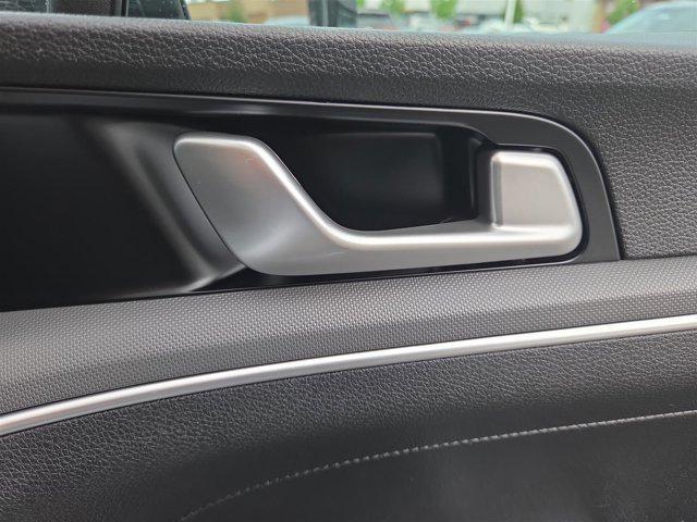Photo of 2021 Glacial White Pearl Kia K5