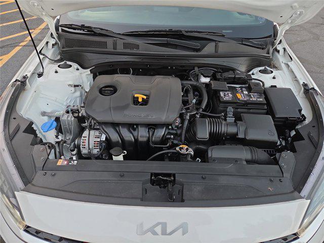 Photo of 2022 Snow White Pearl Kia Forte