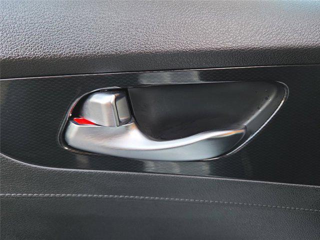 Photo of 2022 Snow White Pearl Kia Forte