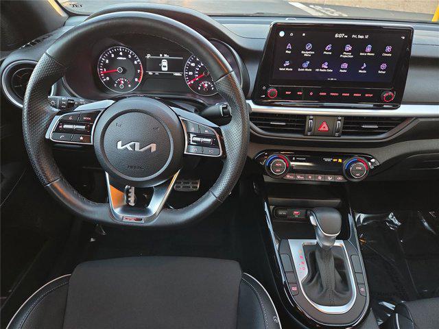 Photo of 2022 Snow White Pearl Kia Forte