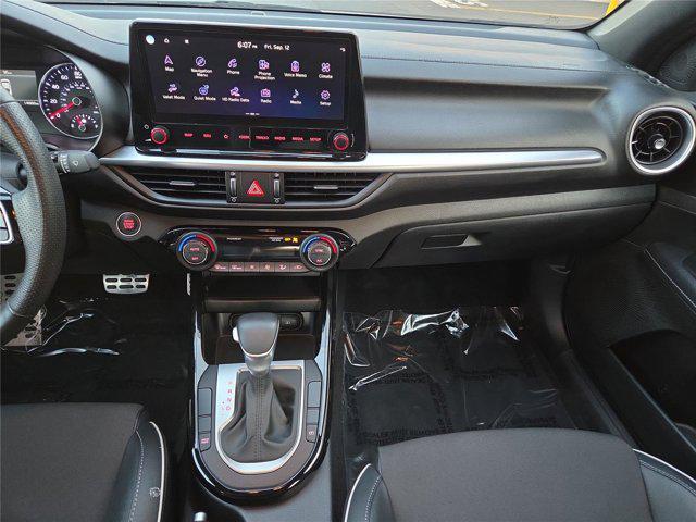 Photo of 2022 Snow White Pearl Kia Forte