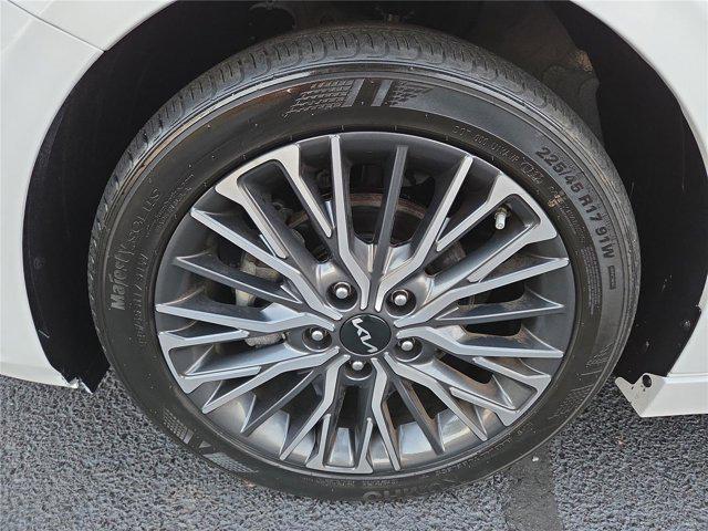 Photo of 2022 Snow White Pearl Kia Forte
