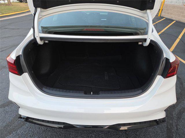 Photo of 2022 Snow White Pearl Kia Forte
