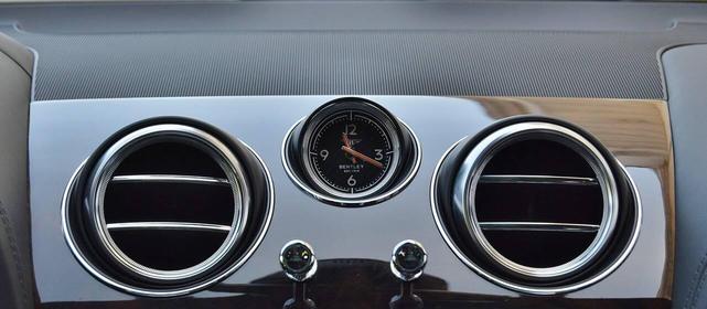 Photo of 2019 Hallmark Metallic Bentley Bentayga