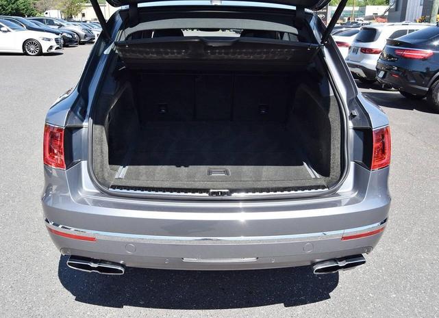 Photo of 2019 Hallmark Metallic Bentley Bentayga