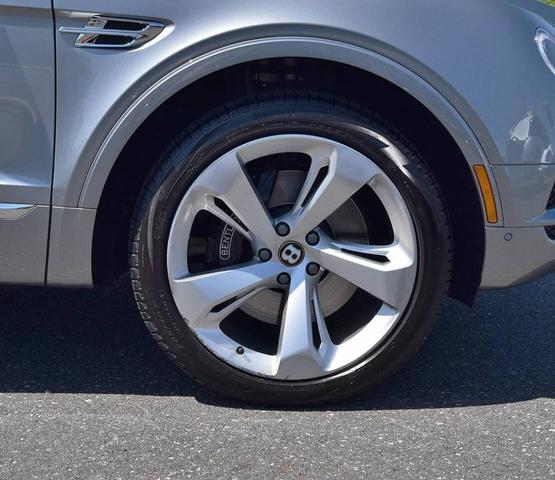 Photo of 2019 Hallmark Metallic Bentley Bentayga