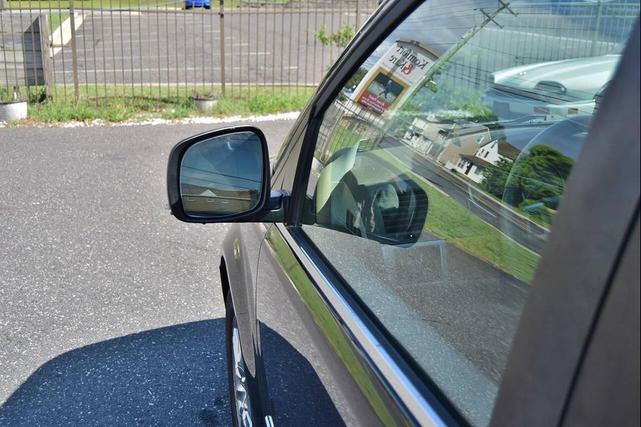 Photo of 2008 Brilliant Black Crystal Pearlcoat Chrysler Town & Country