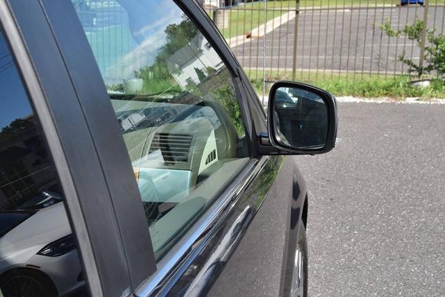 Photo of 2008 Brilliant Black Crystal Pearlcoat Chrysler Town & Country