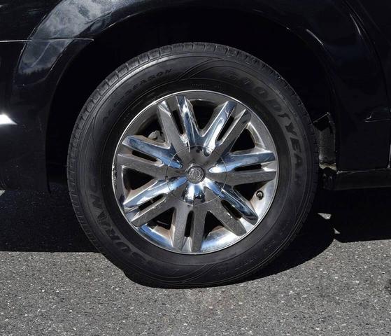 Photo of 2008 Brilliant Black Crystal Pearlcoat Chrysler Town & Country