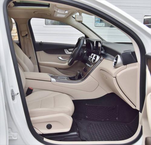 Photo of 2020 White Mercedes-Benz GLC 300