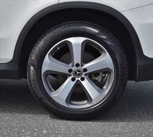 Photo of 2020 White Mercedes-Benz GLC 300