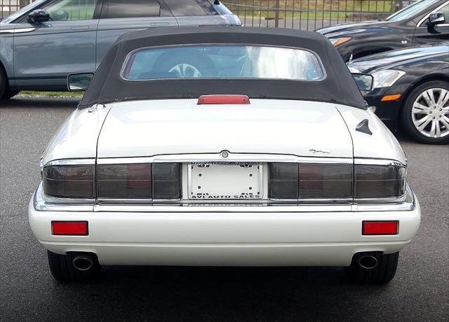 Photo of 1995 White Jaguar XJS