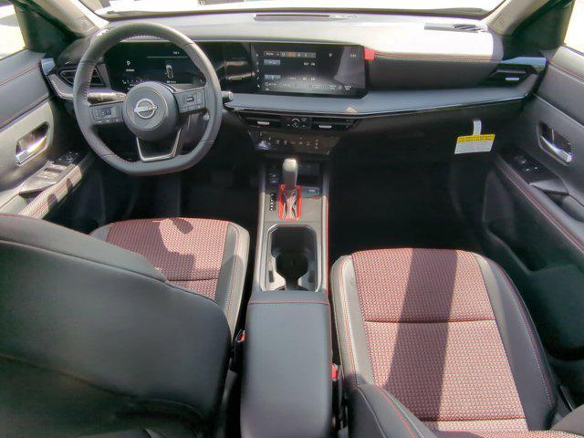 Photo of 2025 Aspen White Tricoat Nissan Kicks