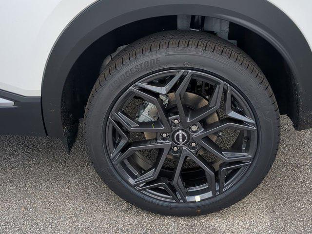 Photo of 2025 Aspen White Tricoat Nissan Kicks