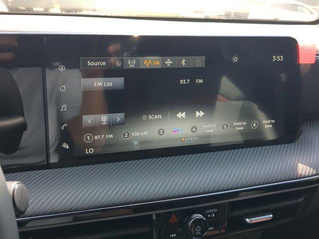 Photo of 2025 Aspen White Tricoat Nissan Kicks