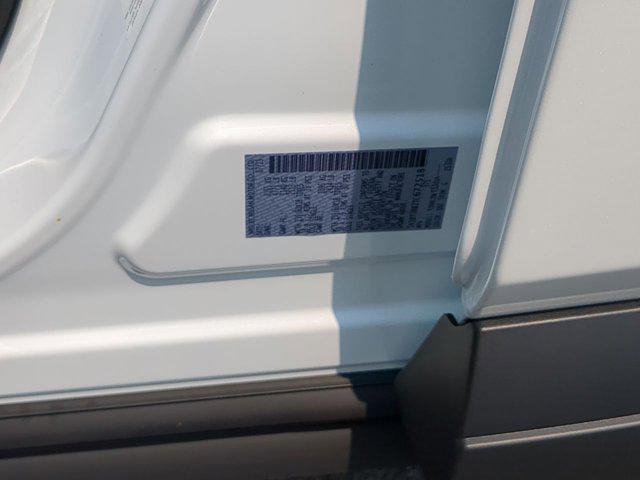 Photo of 2026 Everest White Pearl Tricoat Nissan Rogue