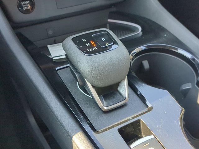 Photo of 2026 Everest White Pearl Tricoat Nissan Rogue