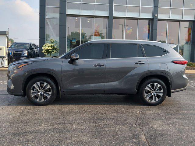 Photo of 2022 Magnetic Gray Metallic Toyota Highlander