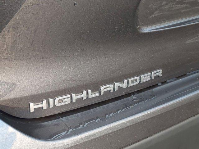 Photo of 2022 Magnetic Gray Metallic Toyota Highlander