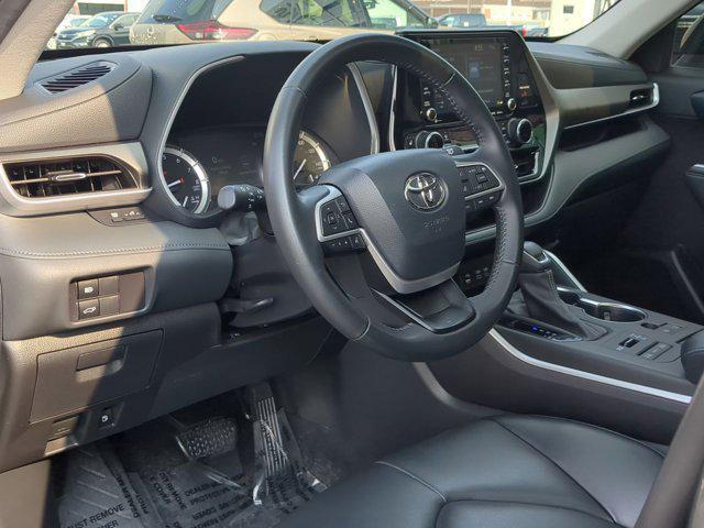 Photo of 2022 Magnetic Gray Metallic Toyota Highlander