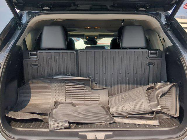 Photo of 2022 Magnetic Gray Metallic Toyota Highlander