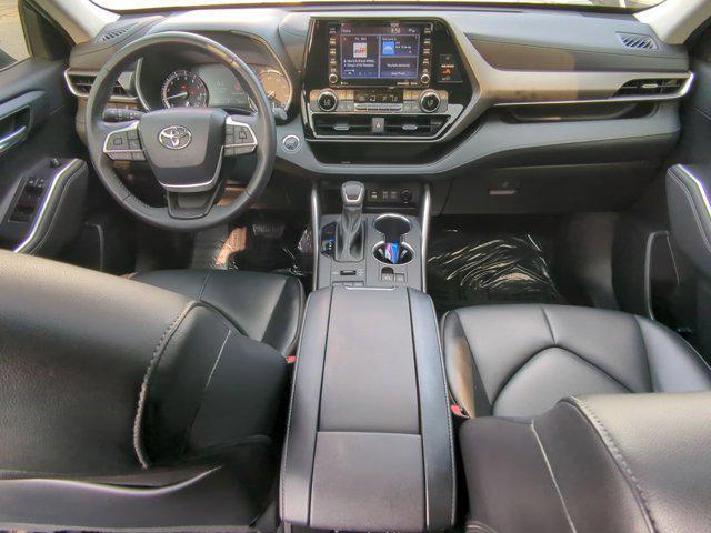 Photo of 2022 Magnetic Gray Metallic Toyota Highlander