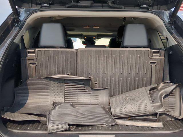 Photo of 2022 Magnetic Gray Metallic Toyota Highlander