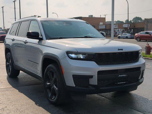 Photo of 2021 Silver Zynith Jeep Grand Cherokee L