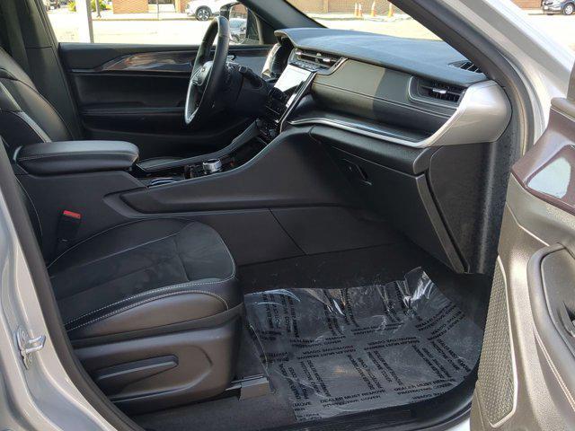 Photo of 2021 Silver Zynith Jeep Grand Cherokee L