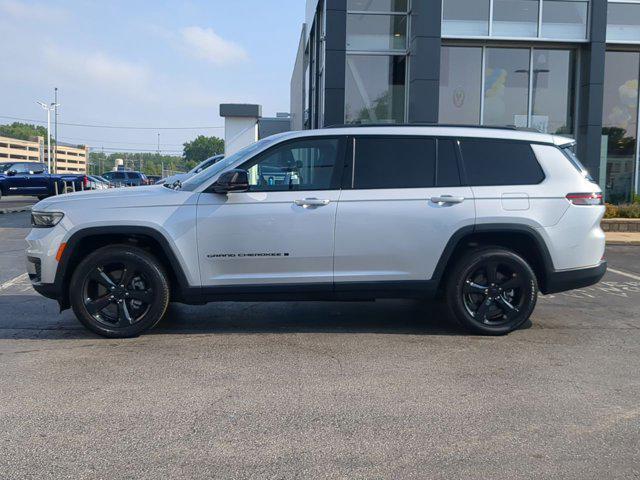 Photo of 2021 Silver Zynith Jeep Grand Cherokee L