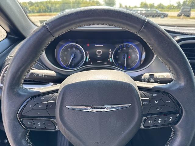 Photo of 2021 Brilliant Black Crystal Pearlcoat Chrysler Pacifica