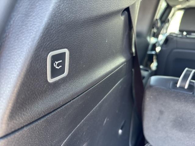 Photo of 2021 Brilliant Black Crystal Pearlcoat Chrysler Pacifica