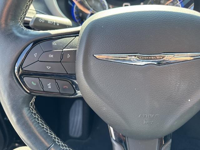 Photo of 2021 Brilliant Black Crystal Pearlcoat Chrysler Pacifica