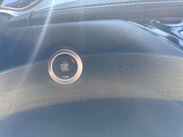 Photo of 2021 Brilliant Black Crystal Pearlcoat Chrysler Pacifica