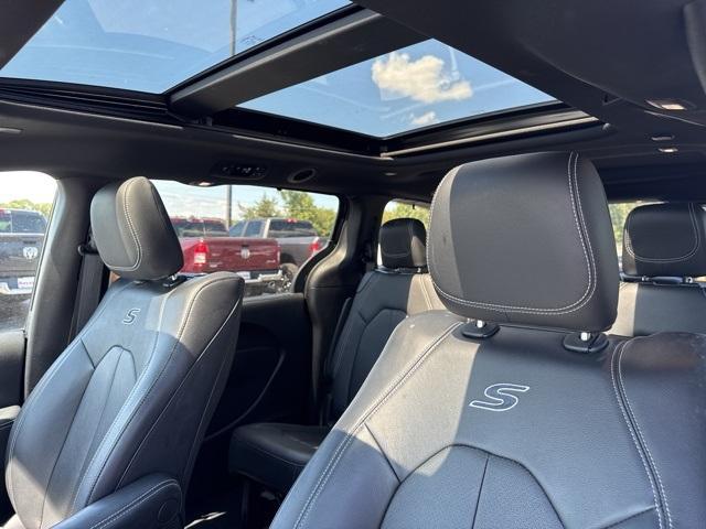Photo of 2021 Brilliant Black Crystal Pearlcoat Chrysler Pacifica