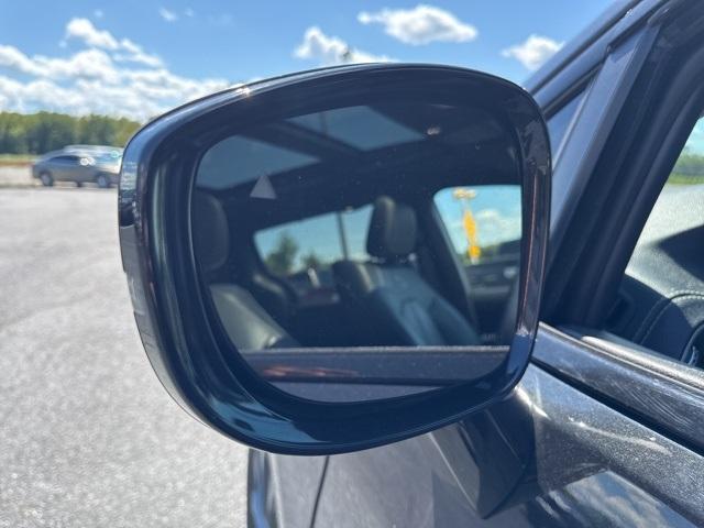 Photo of 2021 Brilliant Black Crystal Pearlcoat Chrysler Pacifica