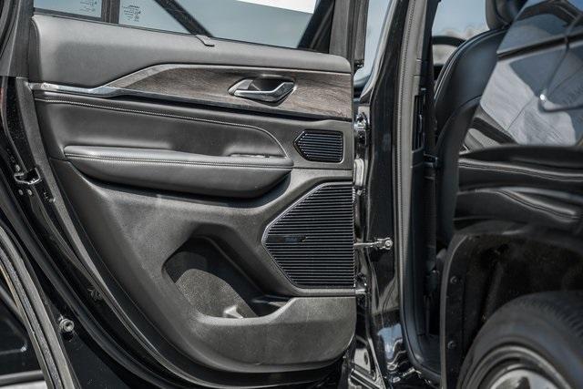 Photo of 2023 Diamond Black Jeep Grand Cherokee